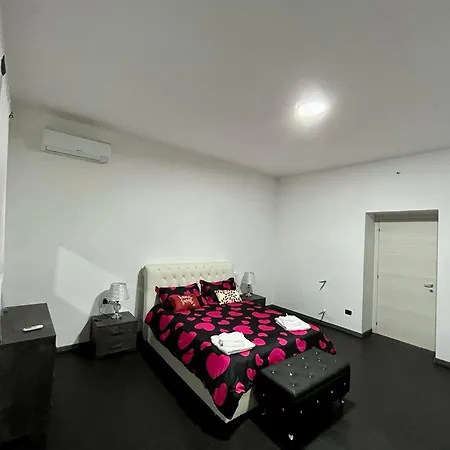 Kam Deluxe Private & Vacancy *