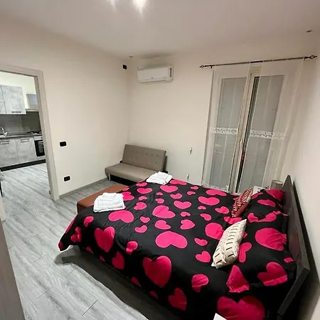Kam Deluxe Intero 130 Mq 5 Posti Letto 2 Matrimoniali Zona Giorno Con Divano Letto, 1 Bagno , Break E Ripostiglio Affittacamere *