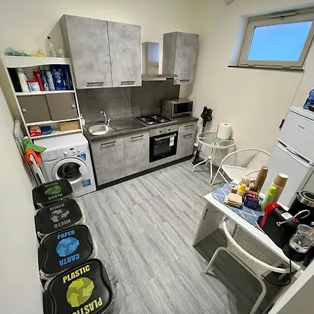Kam Deluxe Intero 130 Mq 5 Posti Letto 2 Matrimoniali Zona Giorno Con Divano Letto, 1 Bagno , Break E Ripostiglio Affittacamere *